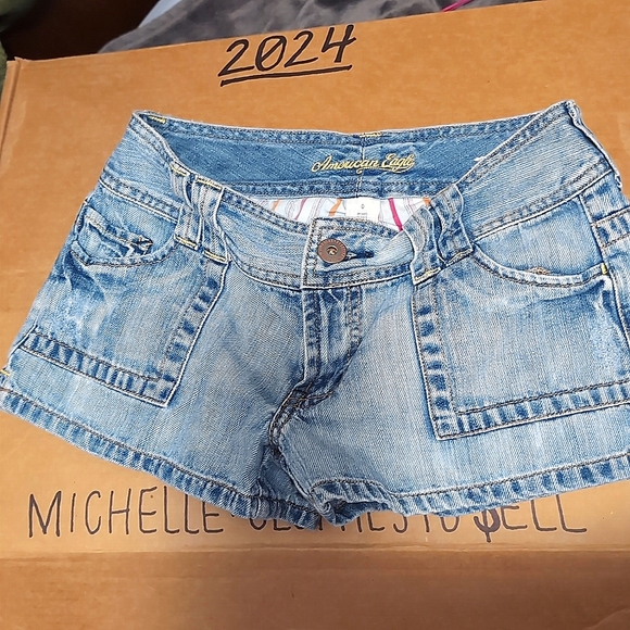 AE light denim short shorts with pockets - Picture 2 of 3